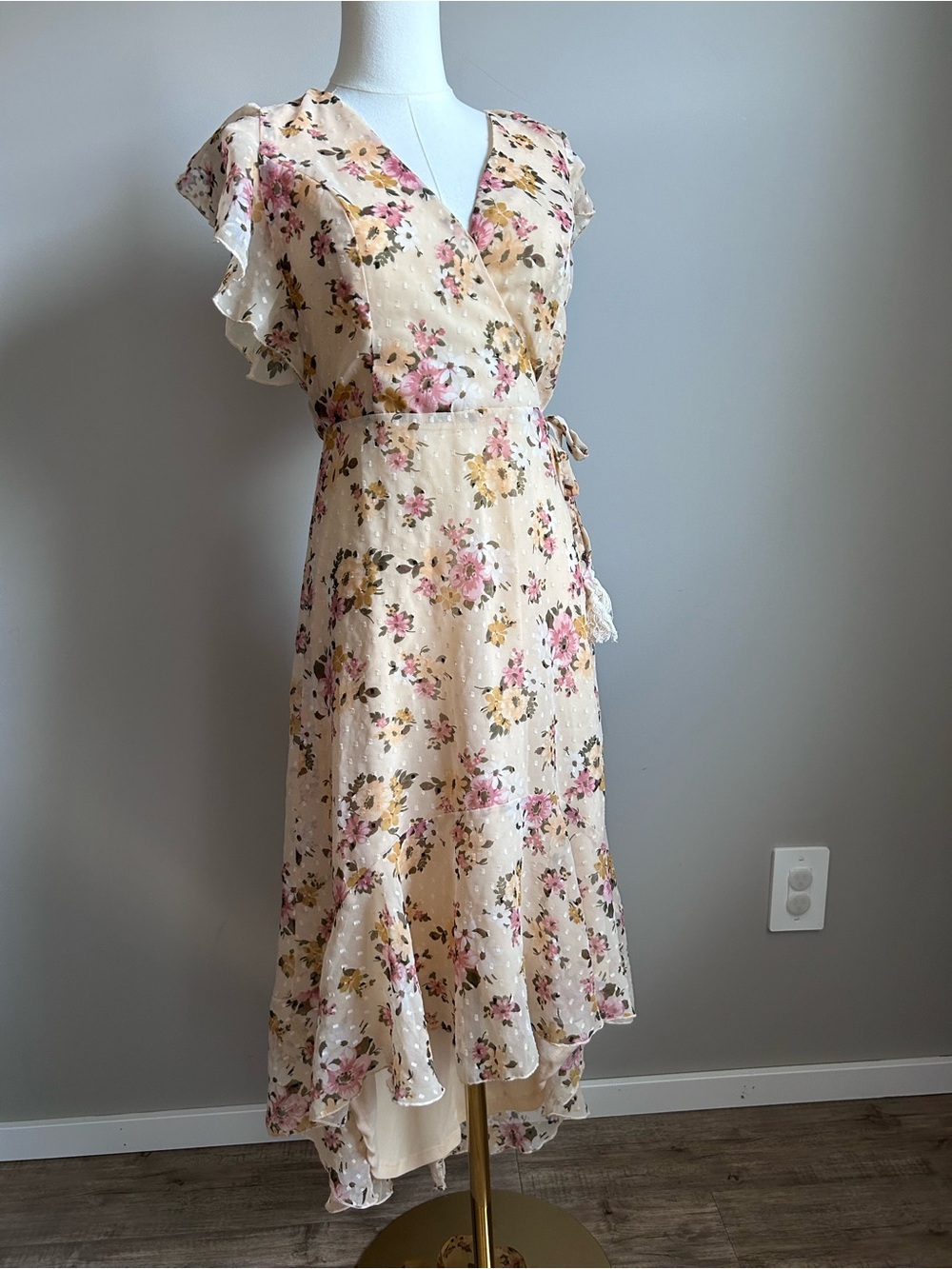 Romantic summery Floral Wrap Midi Dress with Ruffle Sleeves vacation